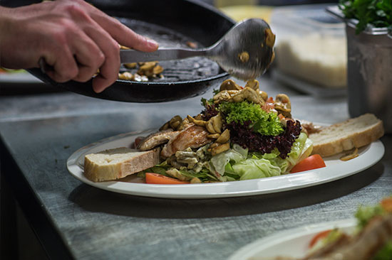 Salat mit Putenbrust und Champignons